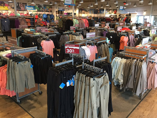 Sportswear Store «Columbia Sportswear Outlet Store at Prime Outlets in Birch Run», reviews and photos, 12150 S Beyer Rd F-233, Birch Run, MI 48415, USA