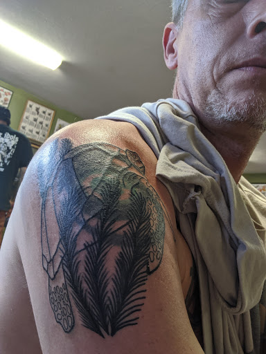 Tattoo Shop «MOM’S TATTOOS», reviews and photos, 1381 Main St, Dunedin, FL 34698, USA