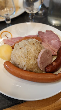 Choucroute d'Alsace du Restaurant 𝐋𝐚 𝐓𝐚𝐯𝐞𝐫𝐧𝐞 𝐌𝐞𝐭𝐳 𝑇𝑎𝑏𝑙𝑒 𝑑𝑒 𝐶𝑎𝑟𝑎𝑐𝑡è𝑟𝑒 à Metz - n°11