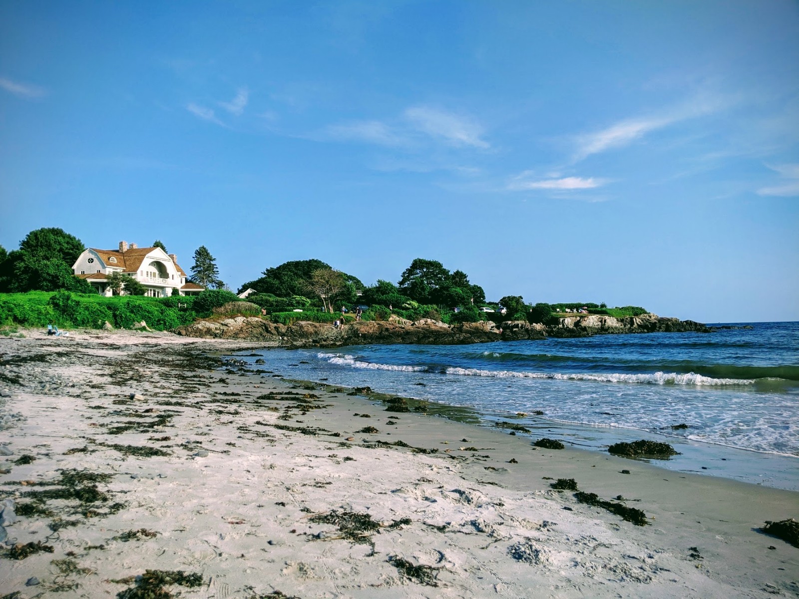 Fotografie cu Colony beach cu nivelul de curățenie înalt