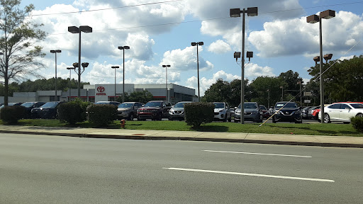 Toyota Dealer «Toyota of Louisville on Dixie Highway», reviews and photos, 6514 Dixie Hwy, Louisville, KY 40258, USA