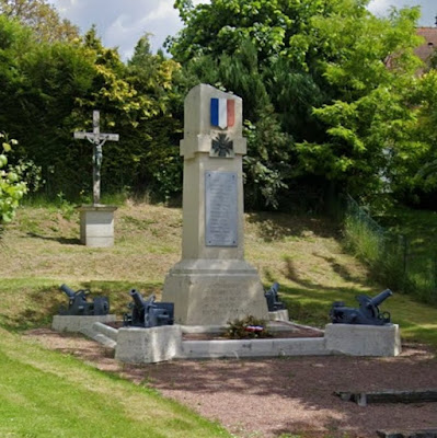 Monument aux morts de Dampleux à Dampleux