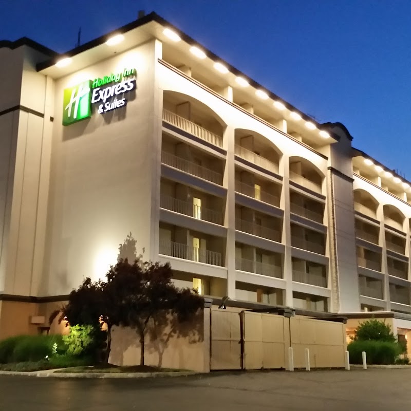 Holiday Inn Express & Suites King of Prussia, an IHG Hotel