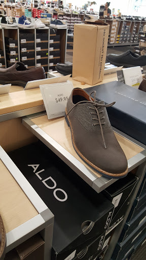 Shoe Store «DSW Designer Shoe Warehouse», reviews and photos, 520 E Waterfront Dr, Homestead, PA 15120, USA