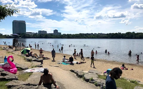 Lac Leamy image