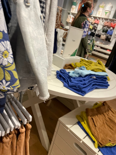 Clothing Store «AEO & Aerie Store», reviews and photos, 825 Dulaney Valley Rd #116, Towson, MD 21204, USA