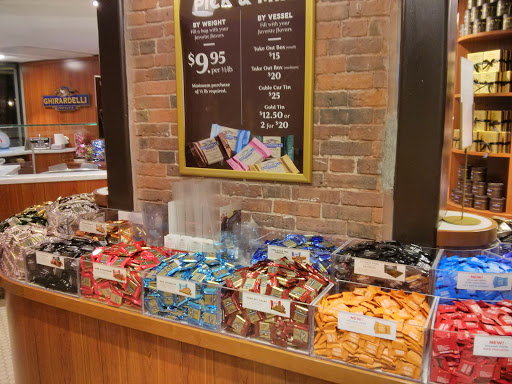 Shopping Mall «Faneuil Hall Marketplace», reviews and photos, 4 S Market St, Boston, MA 02109, USA