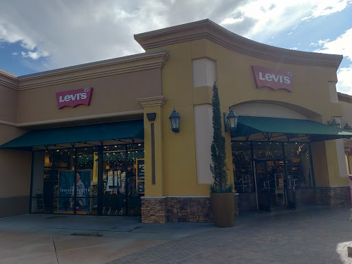 Shopping Mall «Desert Hills Premium Outlets», reviews and photos, 48400 Seminole Dr, Cabazon, CA 92230, USA