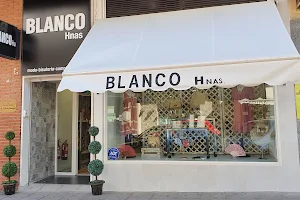 Blanco Hermanas moda mujer y complementos de fiesta en Toledo image