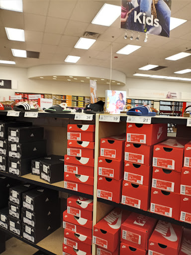 Shoe Store «Famous Footwear», reviews and photos, 2362 N Richmond Rd, McHenry, IL 60051, USA