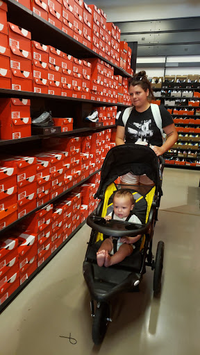 Clothing Store «Nike Factory Store», reviews and photos, 505 Premium Outlets Dr, Monroe, OH 45050, USA