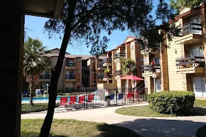 Olmos Club Apartments image