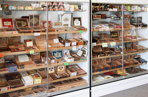 Tobacco Shop «Habits Vape & Smoke shop», reviews and photos, 8391 Folsom Blvd, Sacramento, CA 95826, USA