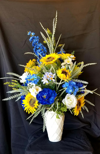 Florist «Shananne Cain Florist Inc», reviews and photos, 123 N Central Ave, Umatilla, FL 32784, USA