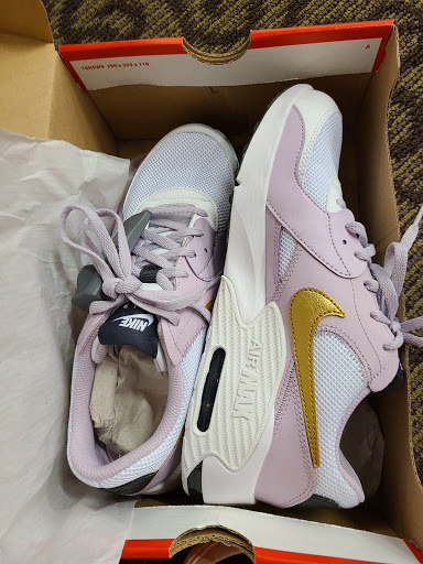 Shoe Store «DSW Designer Shoe Warehouse», reviews and photos, 15600 E Briarwood Cir, Aurora, CO 80016, USA