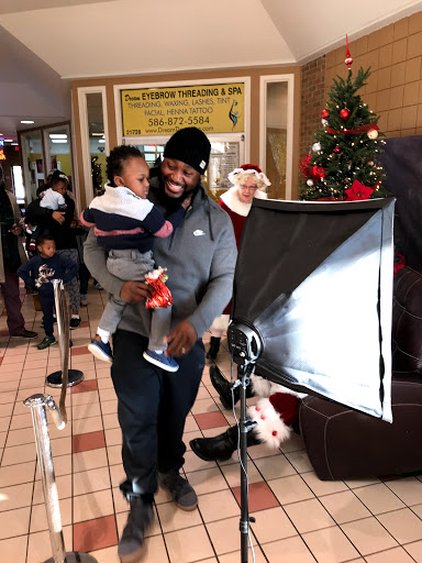 Shopping Mall «Harvard Row Mall», reviews and photos, 21762 W Eleven Mile Rd, Southfield, MI 48076, USA