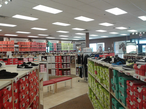 Shoe Store «Famous Footwear», reviews and photos, 1445 Dallas Hwy, Waxahachie, TX 75165, USA