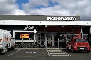 McDonald's drive thru image