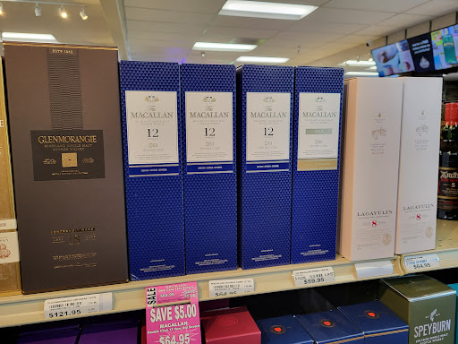 Liquor Store «Hillsboro Liquor Store», reviews and photos, 2055 SE Tualatin Valley Hwy #14, Hillsboro, OR 97123, USA