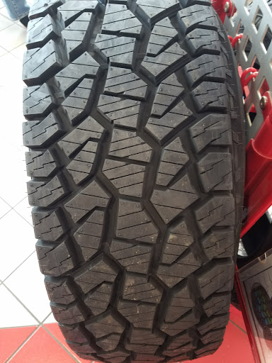 Tire Shop «Discount Tire Store - Clackamas, OR», reviews and photos, 8380 SE Sunnyside Rd, Clackamas, OR 97015, USA