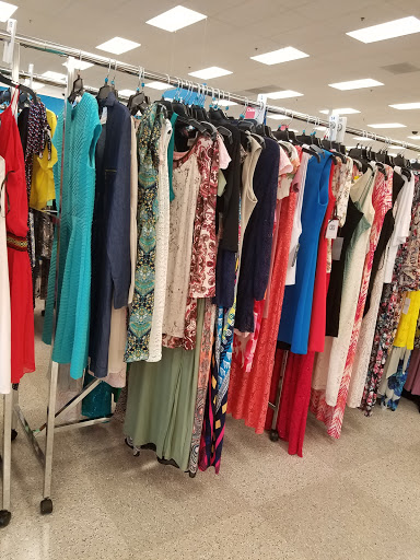 Clothing Store «Ross Dress for Less», reviews and photos, 749 E Dundee Rd, Palatine, IL 60074, USA