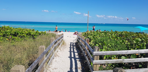 Liquor Store «Riviera Liquors», reviews and photos, 2401 Collins Ave # C1, Miami, FL 33140, USA