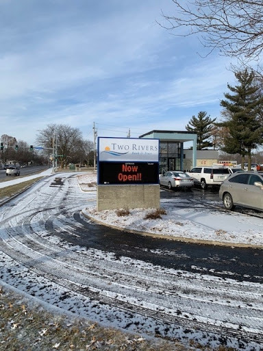 Bank «Two Rivers Bank & Trust», reviews and photos