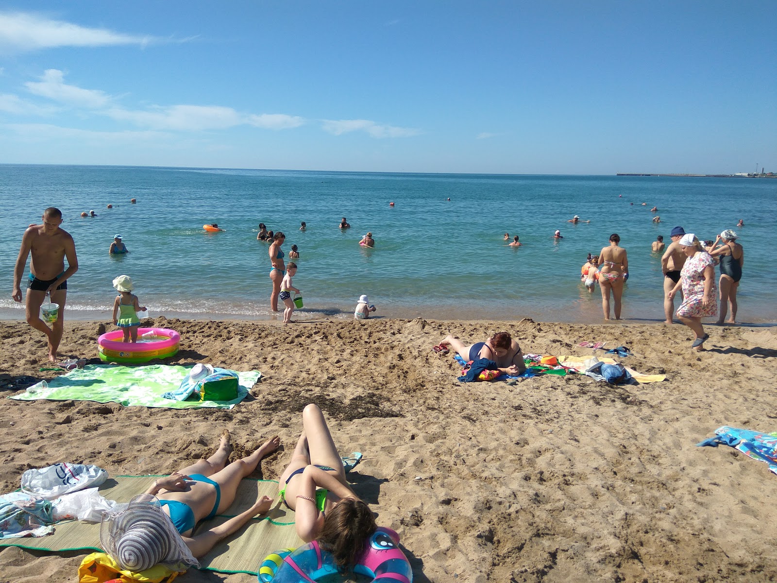 Foto di Solaris beach con una superficie del sabbia luminosa