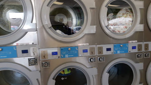 Laundromat «St. Clair Shores Electrolux Express Coin Laundromat», reviews and photos, 27520 Harper Ave, St Clair Shores, MI 48081, USA