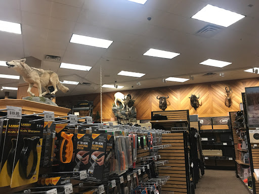 Sporting Goods Store «SCHEELS», reviews and photos, 2800 S Columbia Rd, Grand Forks, ND 58201, USA