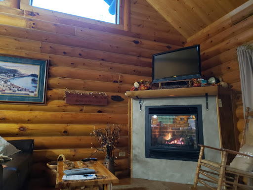 Cabin Rental Agency «Grumpsters Log Cabins», reviews and photos, 535 Ash St, McGregor, IA 52157, USA