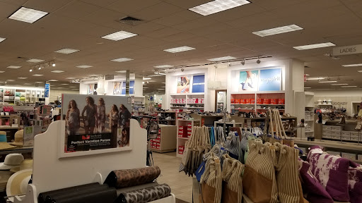 Department Store «Bealls Department Store», reviews and photos, 2302 E Semoran Blvd, Apopka, FL 32703, USA