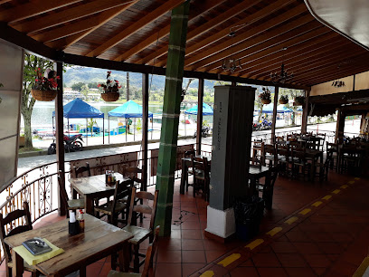 Restaurante Balcón Paisa - Cl. 32 #27-43, Guatape, Guatapé, Antioquia, Colombia
