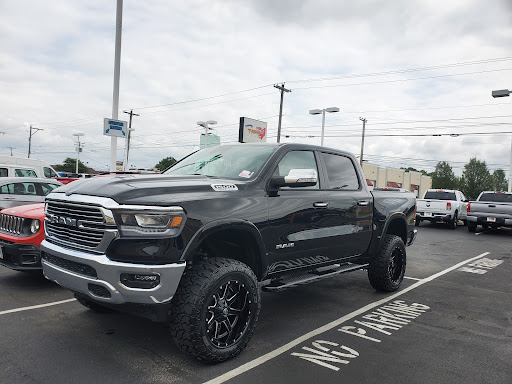 Car Dealer «Falls Chrysler Jeep Dodge», reviews and photos, 4100 State Rd, Cuyahoga Falls, OH 44223, USA