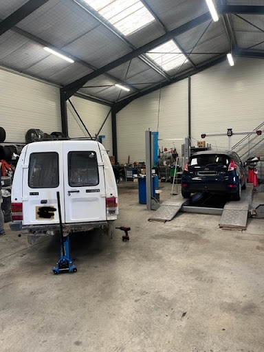 Photo 2 - Garage BSA