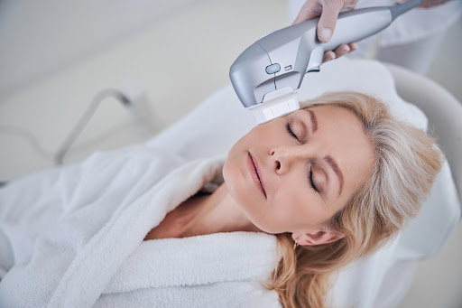 Hos le Dous - klinik for laserhårfjerning, HIFU, microneedling og fedtfrys in Farum, Furesø