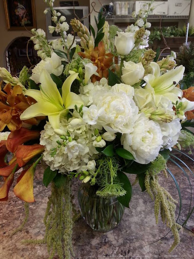 Florist «Autumn Rose Flower & Gift Shoppe», reviews and photos, 990 Bridgeport Ave, Milford, CT 06460, USA