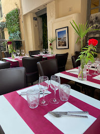 Atmosphère du Restaurant L'Indochine à Saint-Tropez - n°1