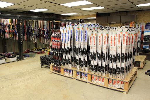 Snowboard Shop «Peak Ski & Snowboard Center», reviews and photos, 640 Center Rd, Pittsburgh, PA 15239, USA