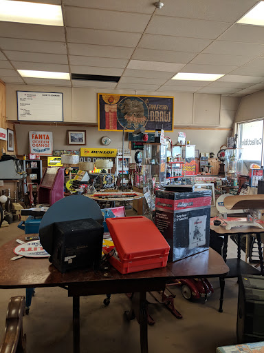 Brian's Antiques & Collectables