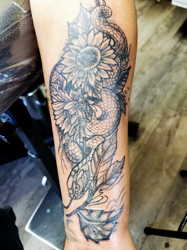 Tattoo Shop «Twisted Inks», reviews and photos, 304 Ridge St A, Charlottesville, VA 22902, USA