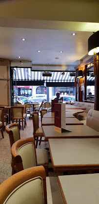 Atmosphère du Restaurant Brasserie l'Esmeralda à Paris - n°7
