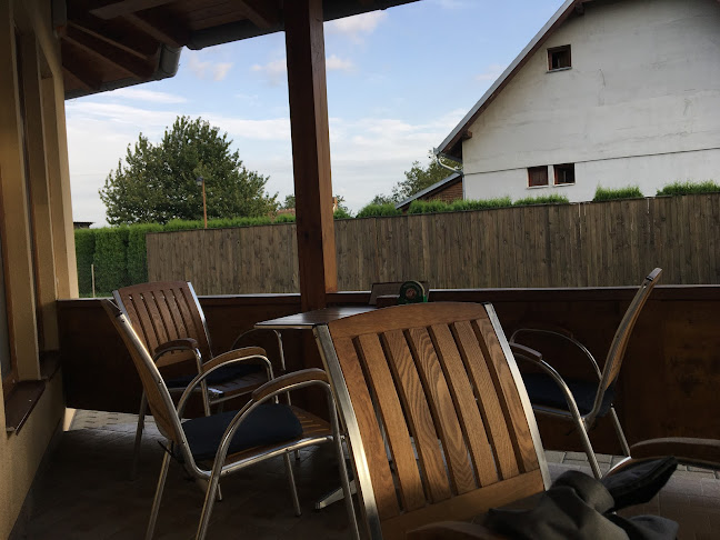 Tranzit Kávézó és cukrászda.