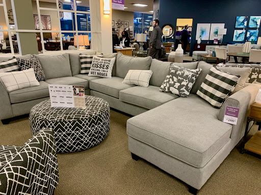 Furniture Store «Raymour & Flanigan Furniture and Mattress Store», reviews and photos, 1345 US-1, North Brunswick Township, NJ 08902, USA