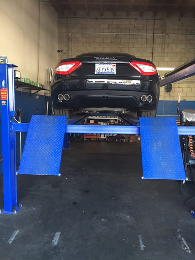 Muffler Technician image