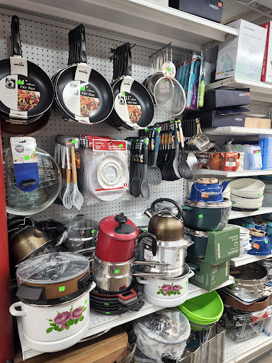 Department Store «Santa Fe Seconds», reviews and photos, 8615 Long Beach Blvd, South Gate, CA 90280, USA