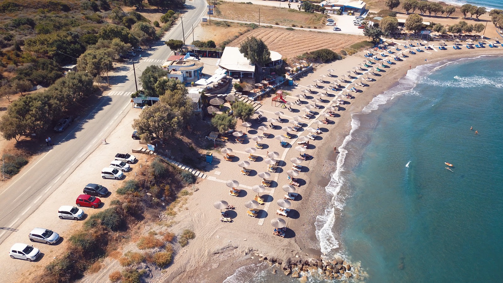 Kameros Beach的照片 带有蓝色纯水表面