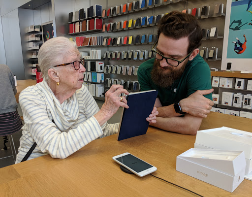 Computer Store «Apple Uptown», reviews and photos, 3018 Hennepin Ave, Minneapolis, MN 55408, USA