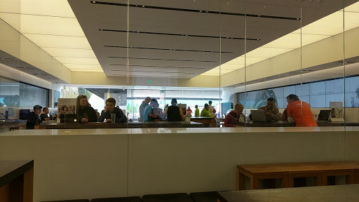 Computer Store «Microsoft Store - University Village», reviews and photos, 2624 NE University Village St, Seattle, WA 98105, USA