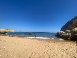 Praia do Barranco'in fotoğrafı dağlarla çevrili